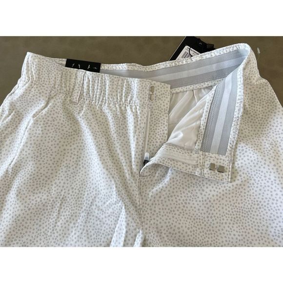 Under Armour 1370126 100 Women's Sz 12 White UA Links Printed Golf Short $80 - Picture 3 of 7